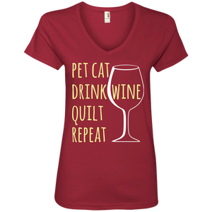 Pet Cat-Drink Wine-Quilt Ladies V-Neck T-Shirt